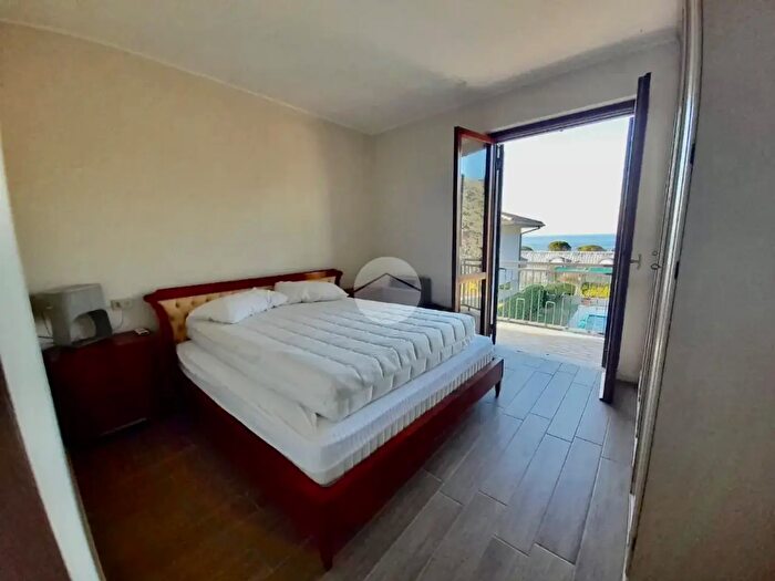 Casa quadrilocale in vendita in Via Colombara Ruffoni, Lazise