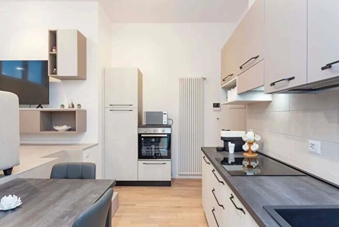 Appartamento monolocale in affitto in Via Val Strona, Milano