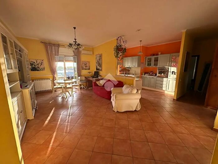 Appartamento trilocale in vendita in Via Lago di Garda, Tivoli