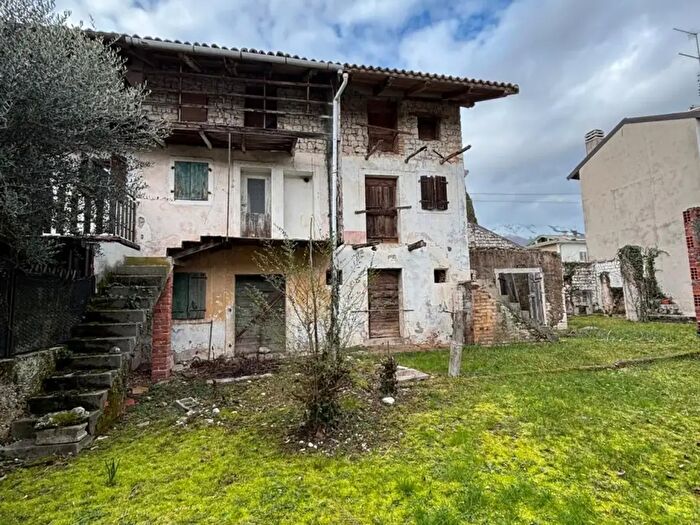 Casa con 5 locali in vendita in Via Giuseppe Garibaldi, Aviano