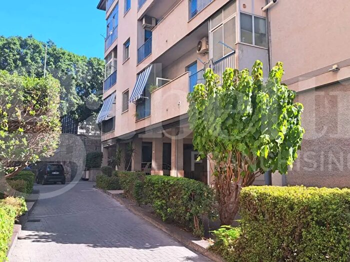 Appartamento quadrilocale in vendita in Via Rosso di San Secondo, Catania