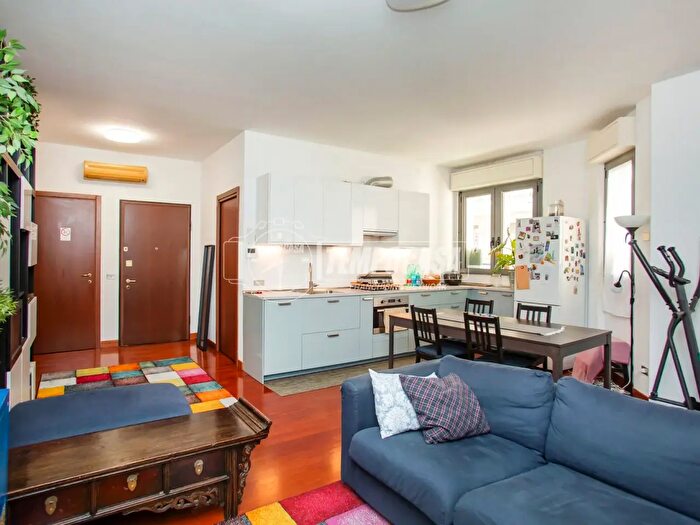 Appartamento trilocale in vendita in Via Bramante, Milano