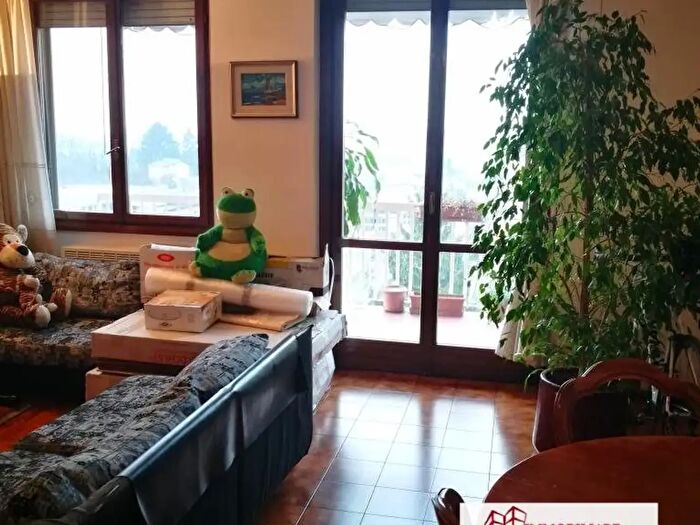 Appartamento trilocale in vendita in Via Melegnano, Settimo Milanese