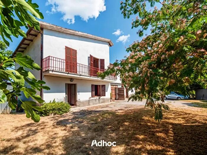 Casa con 6 locali in vendita in Via Metauro, Montefelcino