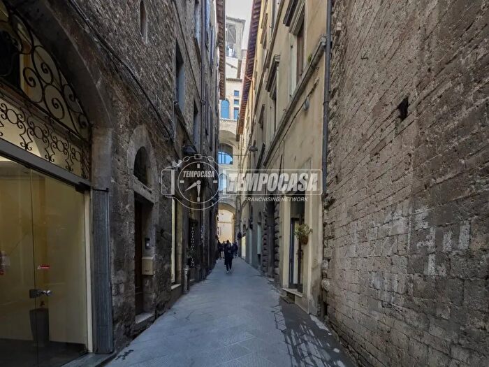 Appartamento con 5 locali in vendita in Via del Dado, Perugia