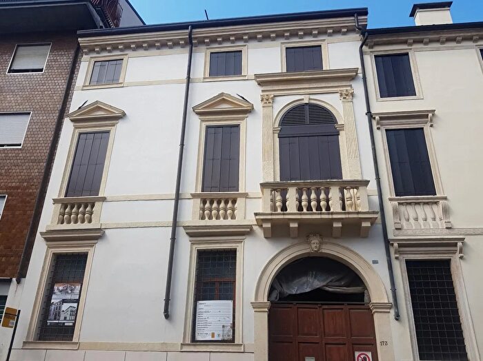 Appartamento con 6 locali in vendita in Corso Fogazzaro Vicenza, Vicenza