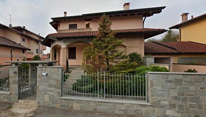Casa con 6 locali in vendita in Dairago