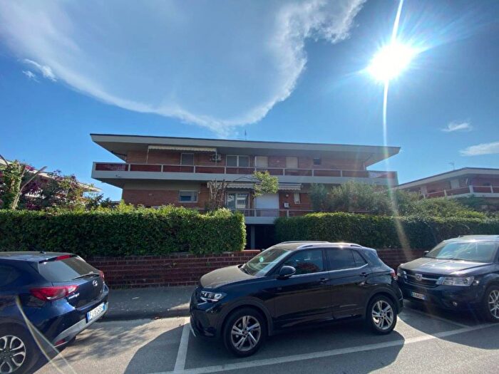 Appartamento quadrilocale in affitto in Marina di Carrara, Carrara