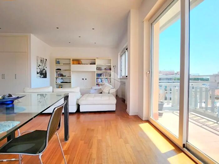 Appartamento con 5 locali in vendita in Via Emerico Amari, Palermo