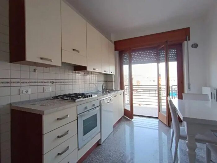 Appartamento trilocale in affitto in Via Trieste, Montalto Uffugo