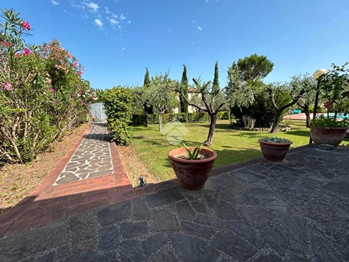 Casa quadrilocale in vendita in Vicolo Turì, Sarzana