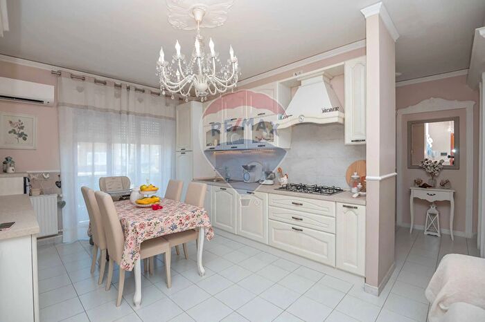 Appartamento quadrilocale in vendita in Via Fisicara, Caltagirone