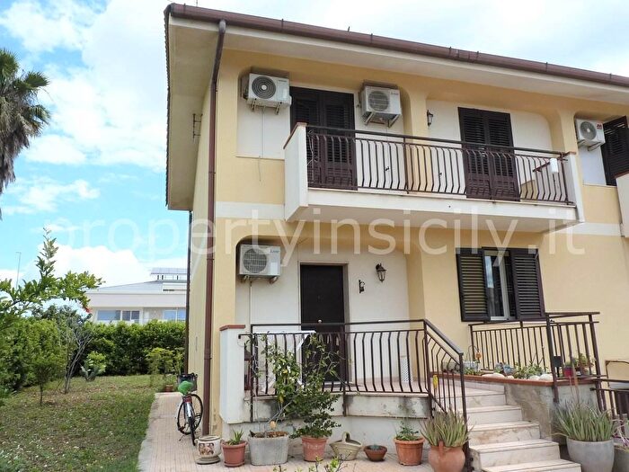 Casa con 6 locali in vendita in Via Nazionale, Siracusa