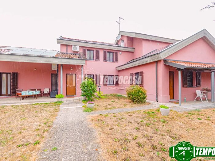 Casa con 6 locali in vendita in Via Aldo Moro, Cura Carpignano