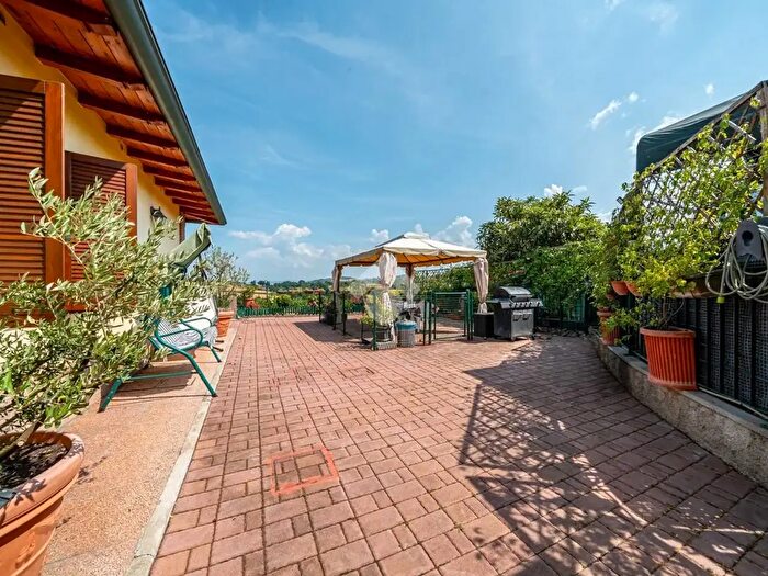 Appartamento trilocale in vendita in Via Croce, Castelvetro Di Modena