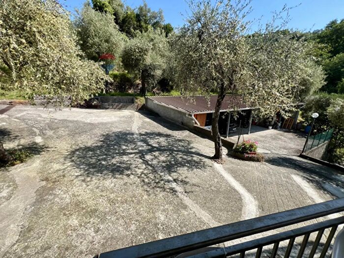 Casa con 15 locali in vendita in Localita Fontana, Castiglione Chiavarese