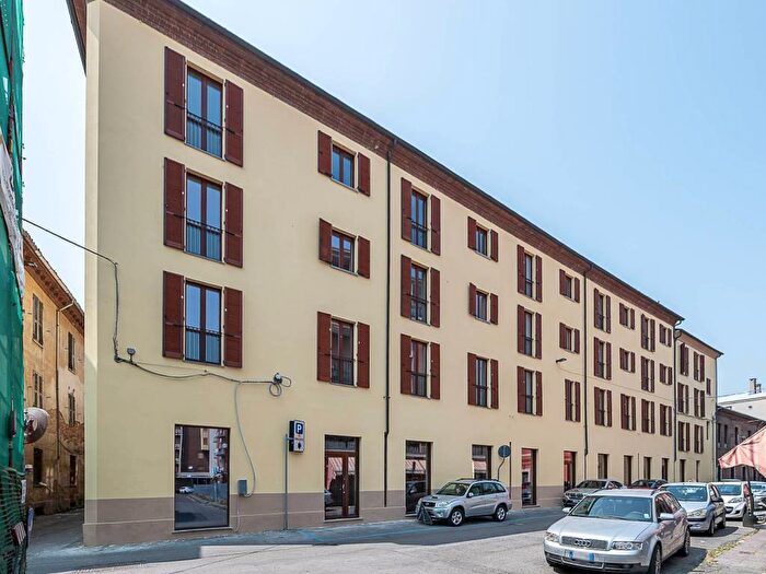 Appartamento quadrilocale in affitto in Via Raffaele Lumelli, Borgo Rovereto Piscina, Alessandria