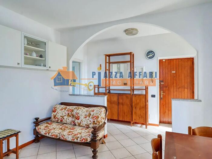 Appartamento bilocale in vendita in Via Piave, Caronno Varesino