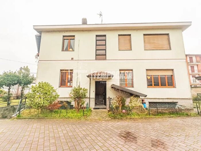 Appartamento quadrilocale in vendita in Via Novara, Abbiategrasso