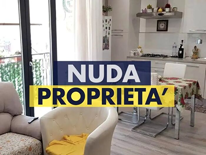 Appartamento trilocale in vendita in Via Domenico Cavalca, Roma