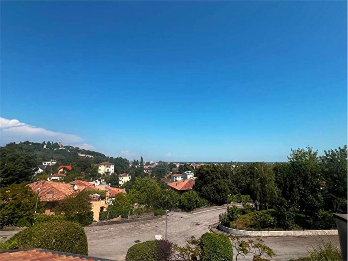 Appartamento trilocale in affitto in VIA GIAMBELLINO, Centro, Conegliano