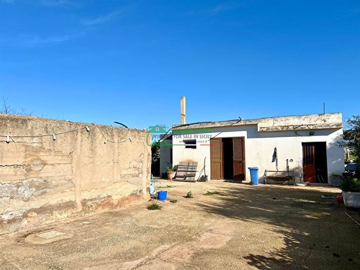 Casa bilocale in vendita in Contrada Spinazza, Santa Croce Camerina