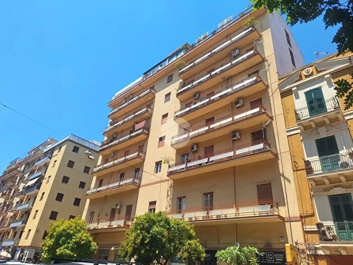 Appartamento con 5 locali in vendita in Via Alessandro La Marmora, Palermo