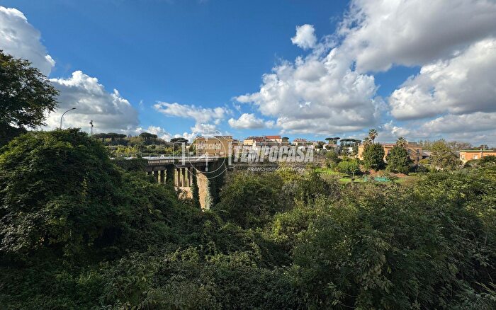 Appartamento bilocale in vendita in Via Nuova San Rocco, Napoli