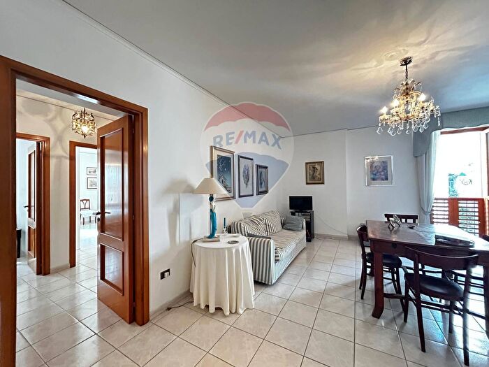 Appartamento trilocale in vendita in Via Zara, Vieste