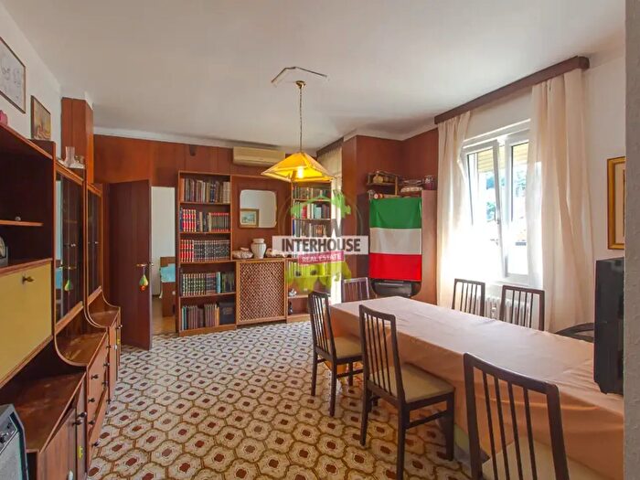 Appartamento con 6 locali in vendita in Via Scala Santa, Trieste