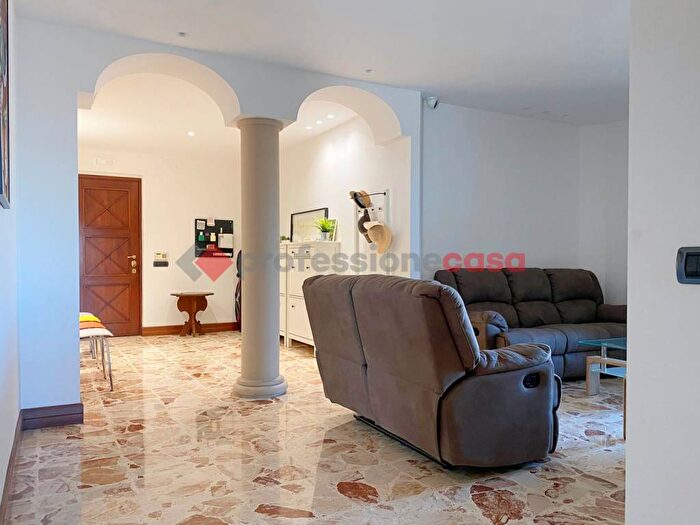 Appartamento con 5 locali in affitto in Viale Marco Polo, Vulcania Sanzio, Catania