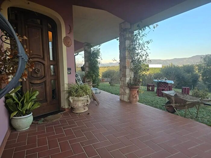 Casa con 8 locali in vendita in Cerreto Guidi