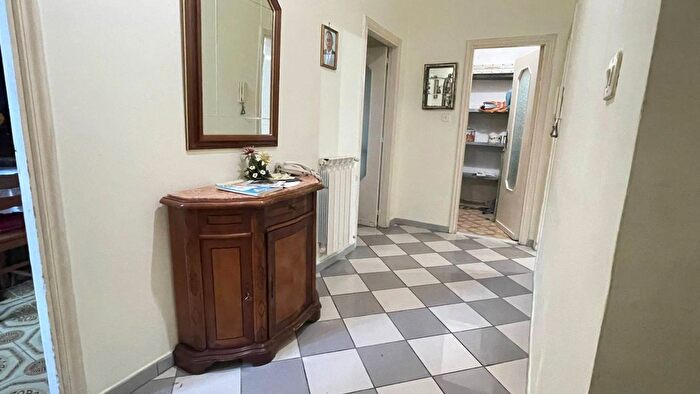 Appartamento trilocale in vendita in Via Emilio Scaglione Napoli, Napoli
