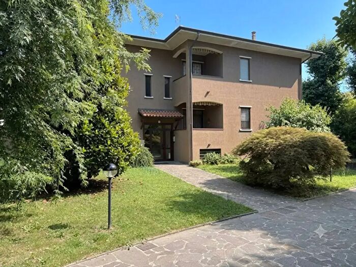 Appartamento trilocale in vendita in Via Pastore, Cornate D'Adda