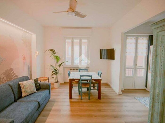 Appartamento trilocale in affitto in Piazza Serrati, Spotorno