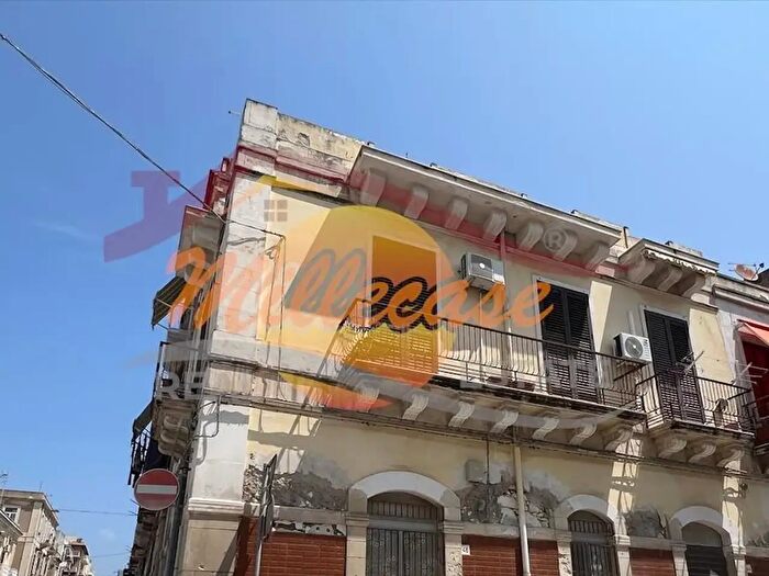 Appartamento trilocale in vendita in Via Bainsizza, Siracusa