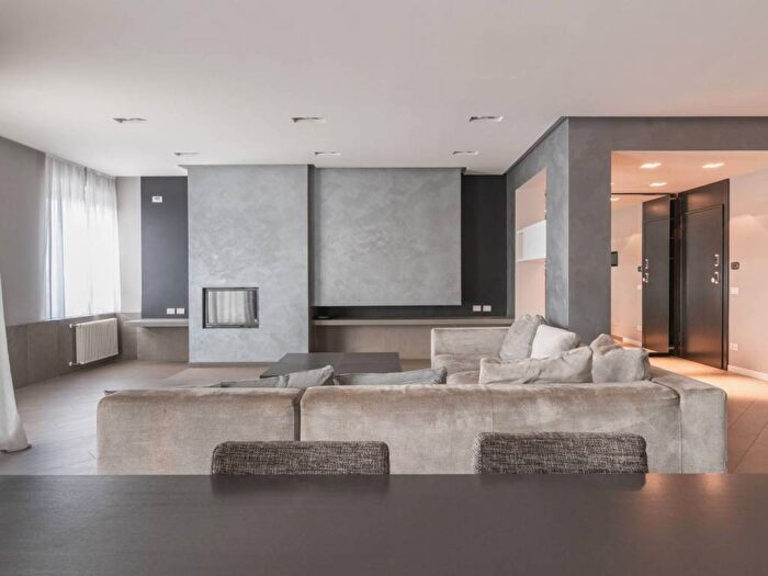 Appartamento con 6 locali in affitto in San Siro, Milano