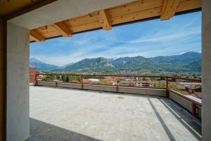 Appartamento quadrilocale in vendita in Via Albegno Olginate, Olginate