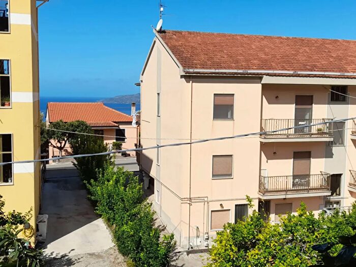 Appartamento con 6 locali in vendita in Via dello Sporgente, Ascea