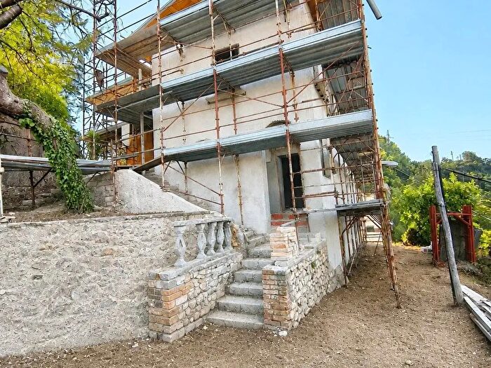 Casa con 10 locali in vendita in Via Francesco Ciotti, Ascoli Piceno