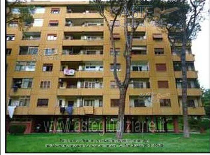 Appartamento trilocale in vendita in Via Collatina, Roma