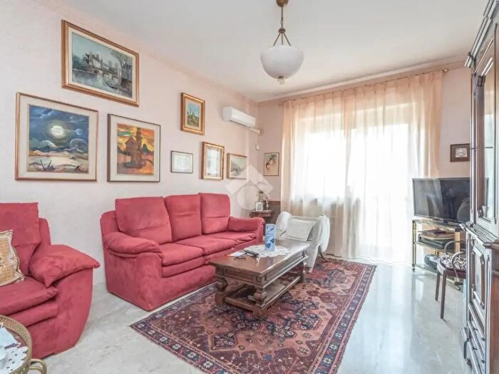 Appartamento trilocale in vendita in Via Colombo, Torino