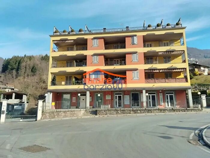 Appartamento con 6 locali in vendita in Taceno