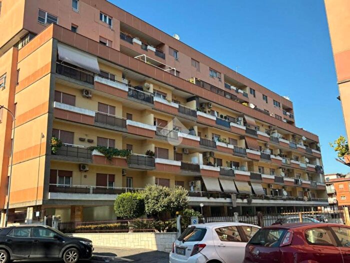 Appartamento con 5 locali in affitto in Via Silvio Pellico, Pomezia Centro, Pomezia