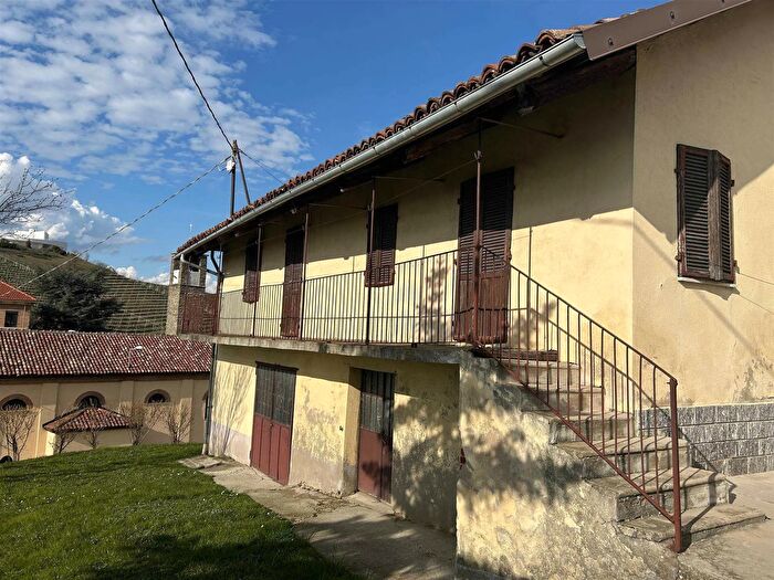Casa con 9 locali in vendita in Cappelletto Trezzo Tinella Cuneo, Trezzo Tinella