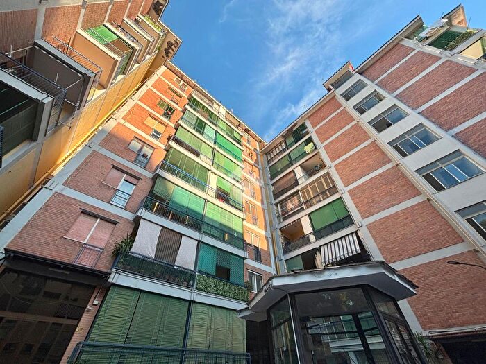 Appartamento trilocale in vendita in Via Monfalcone, Napoli