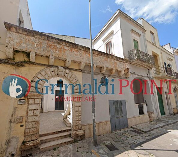 Appartamento con 7 locali in vendita in Via SantAntonio, Novoli