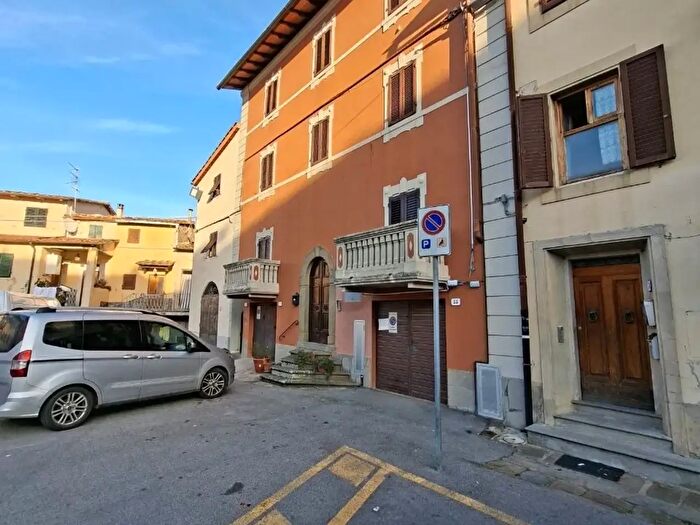 Appartamento con 7 locali in vendita in Bucine