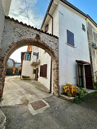 Casa con 5 locali in vendita in Vicolo Mincio, Castelnuovo Del Garda