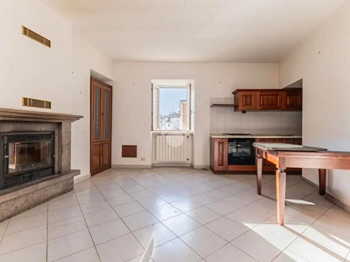 Appartamento quadrilocale in vendita in Via Regina Margherita, Vejano